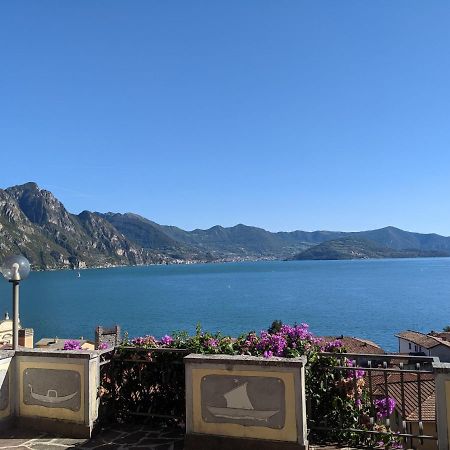 Gina'S Apartment Riva di Solto Bagian luar foto